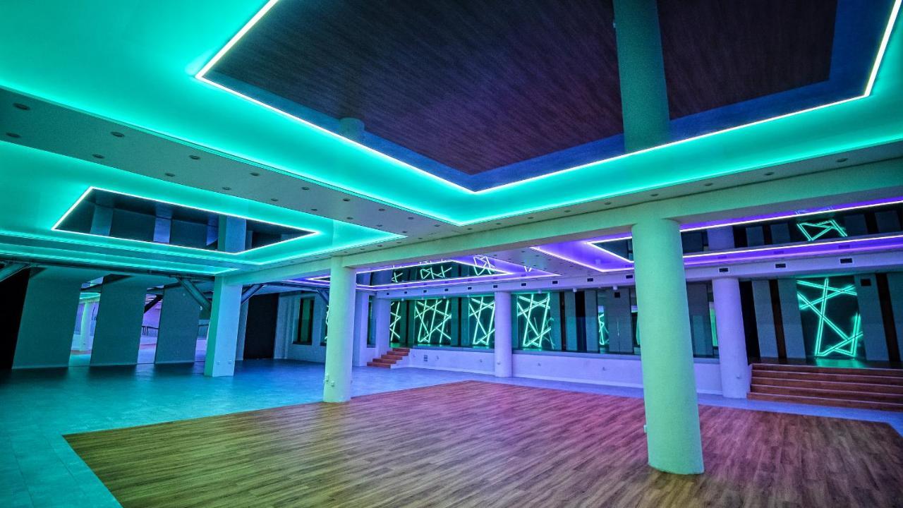 Hotel Senator Konferencje & Spa スタラホビツェ エクステリア 写真