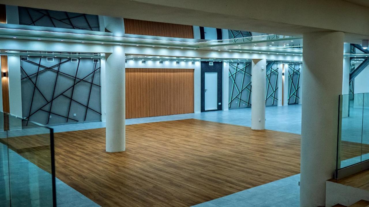 Hotel Senator Konferencje & Spa スタラホビツェ エクステリア 写真