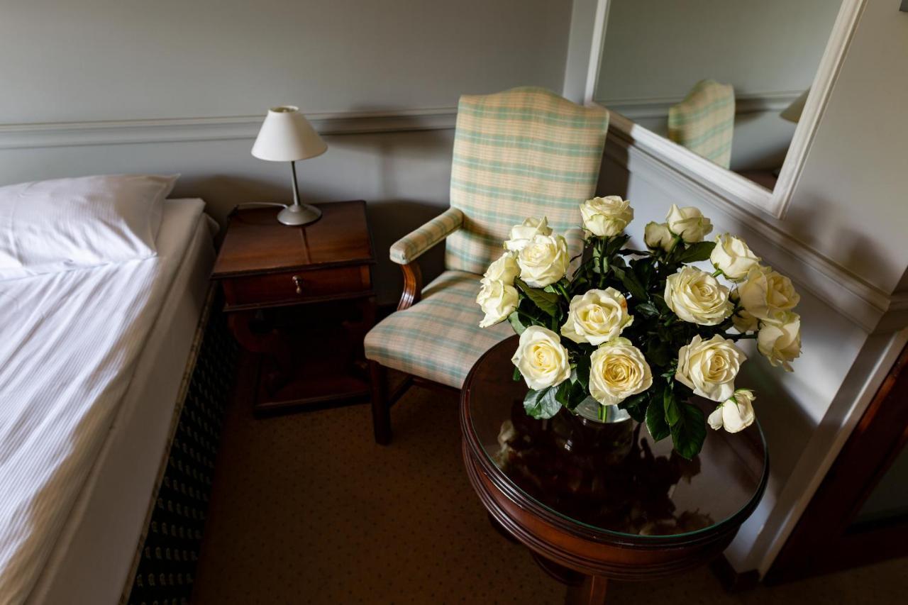 Hotel Senator Konferencje & Spa スタラホビツェ エクステリア 写真