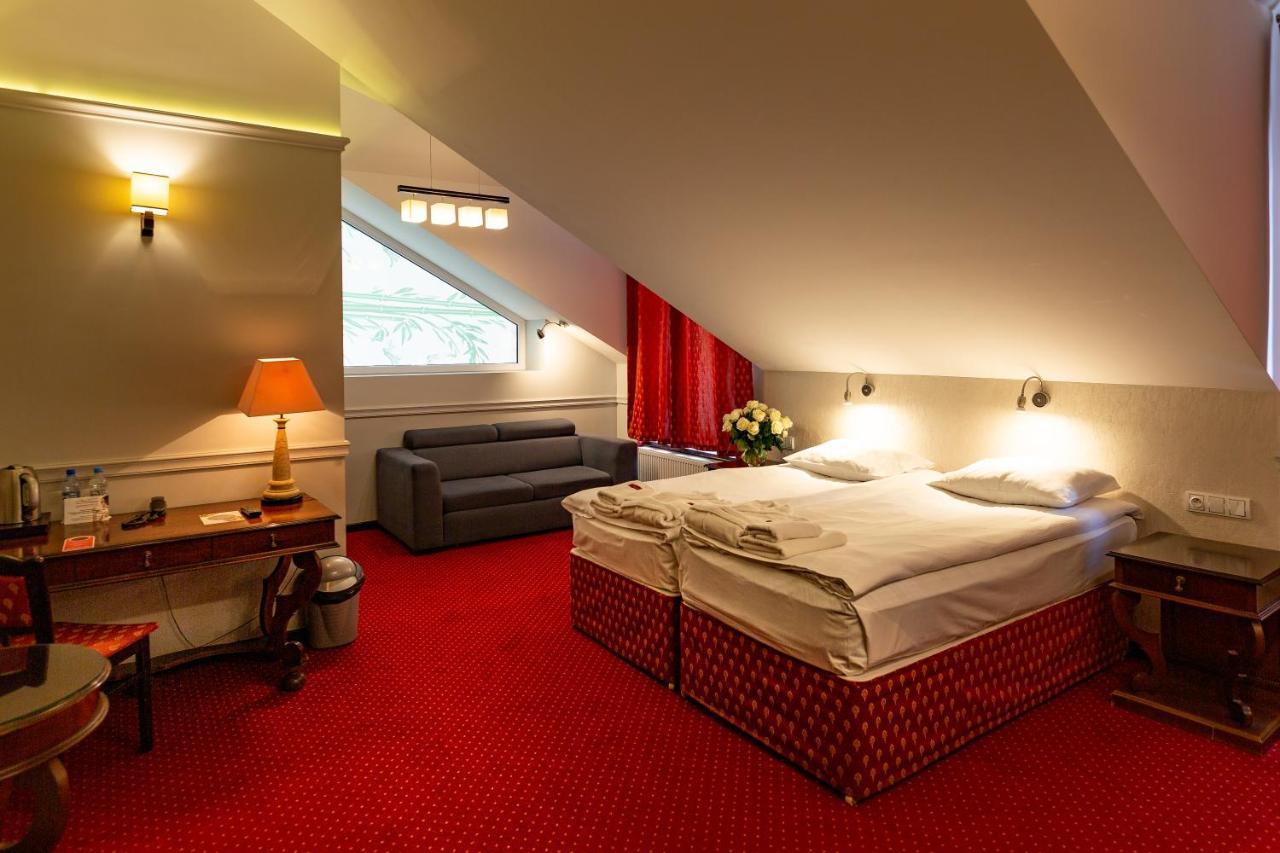 Hotel Senator Konferencje & Spa スタラホビツェ エクステリア 写真