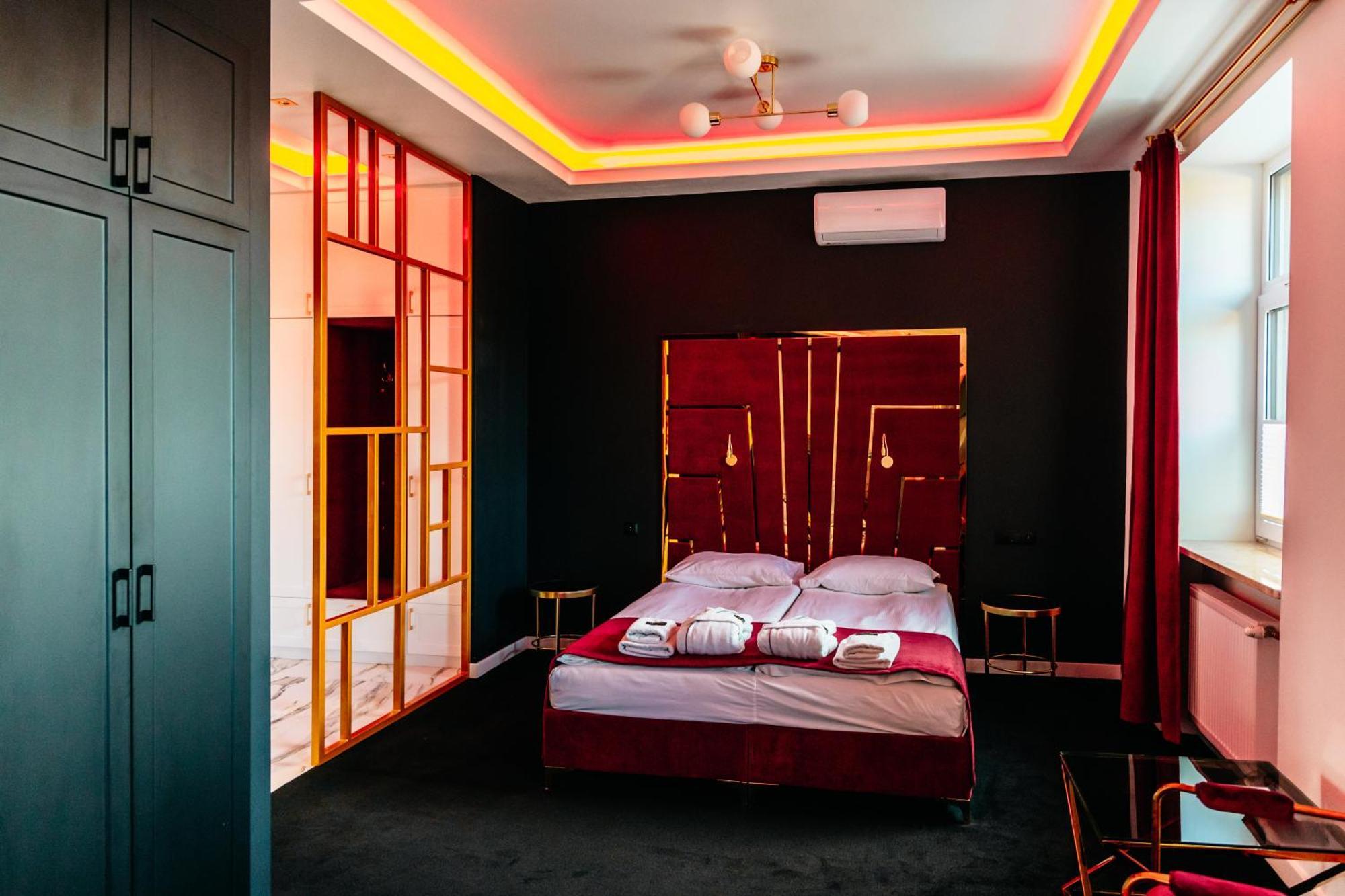 Hotel Senator Konferencje & Spa スタラホビツェ エクステリア 写真