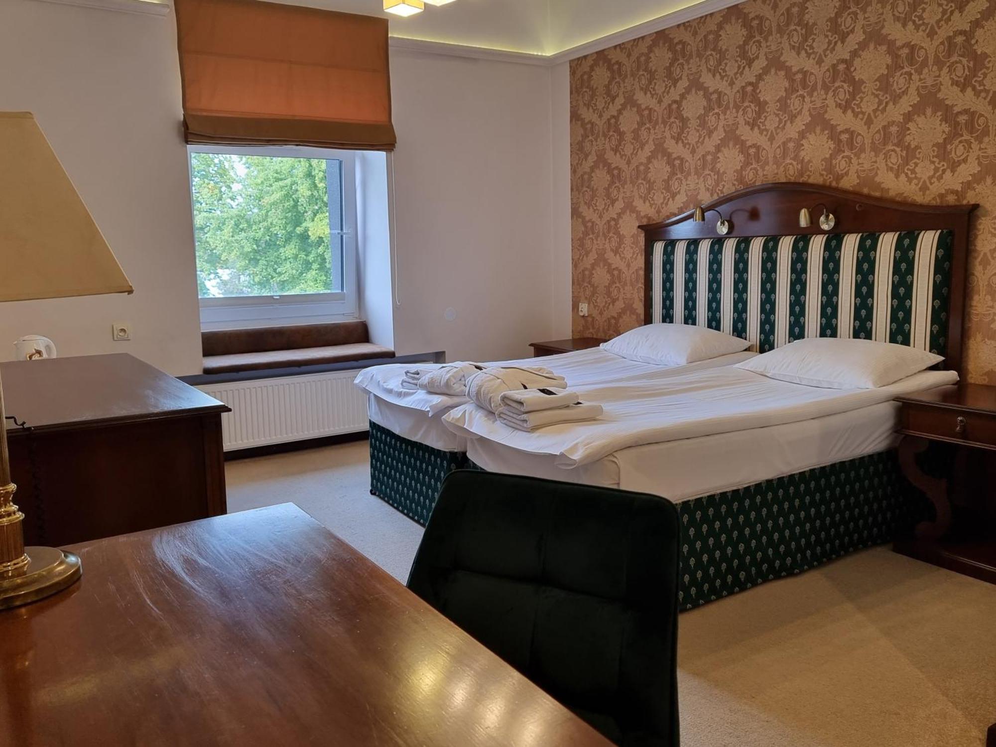 Hotel Senator Konferencje & Spa スタラホビツェ エクステリア 写真