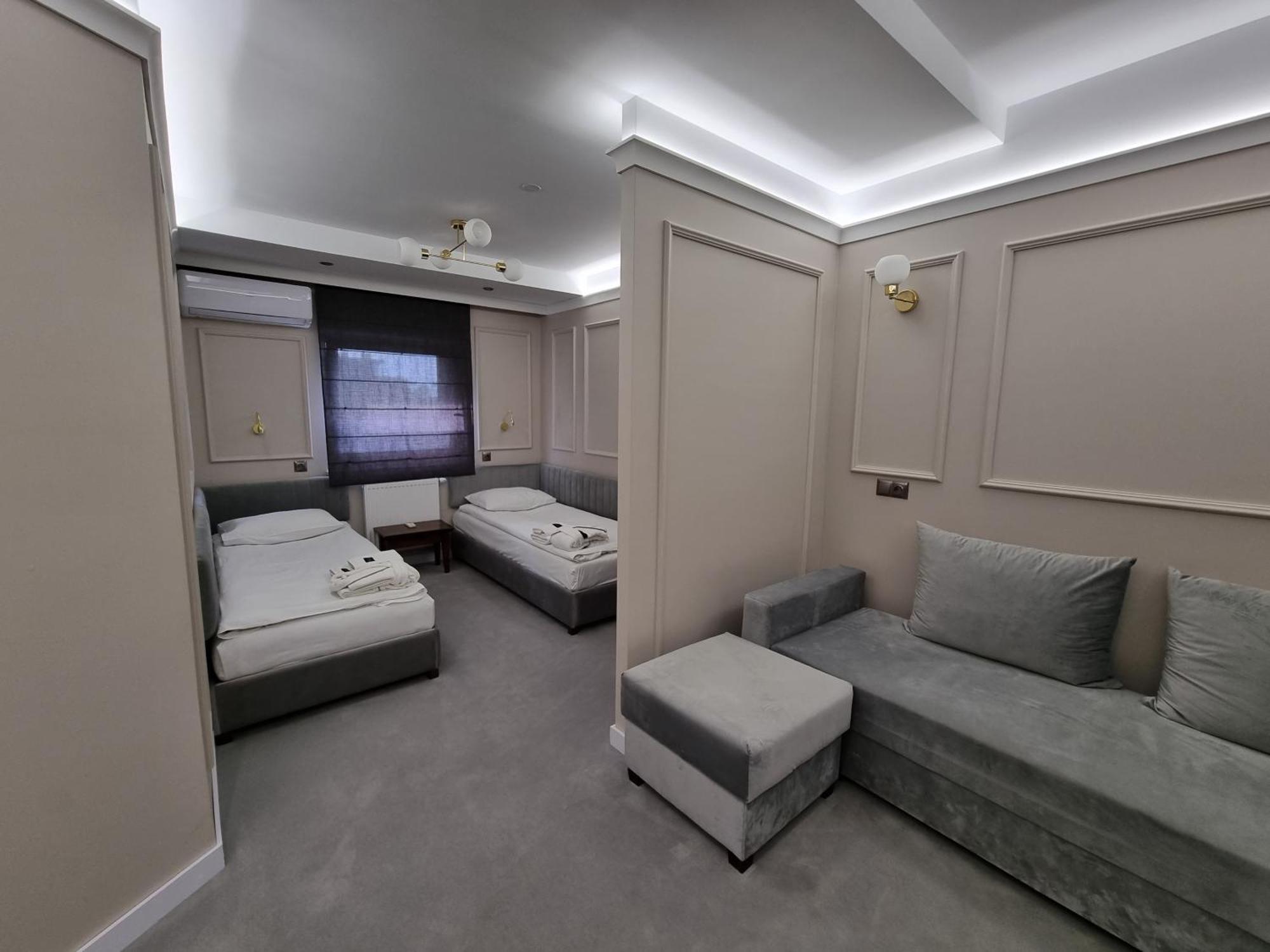 Hotel Senator Konferencje & Spa スタラホビツェ エクステリア 写真