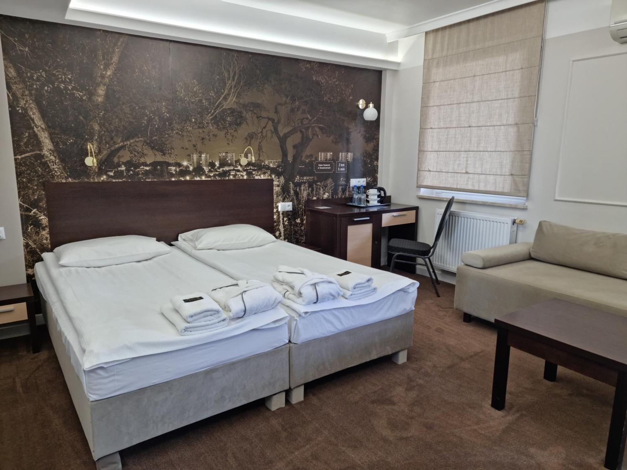 Hotel Senator Konferencje & Spa スタラホビツェ エクステリア 写真