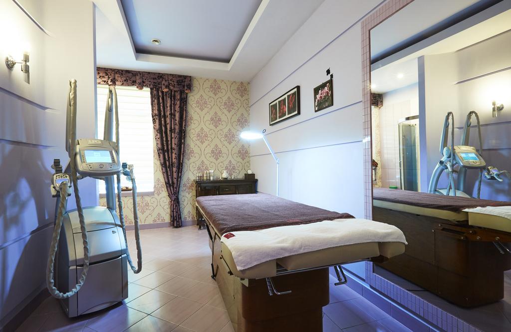 Hotel Senator Konferencje & Spa スタラホビツェ エクステリア 写真
