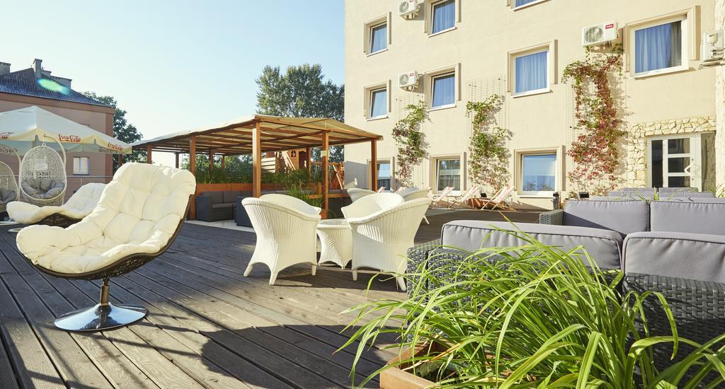 Hotel Senator Konferencje & Spa スタラホビツェ エクステリア 写真