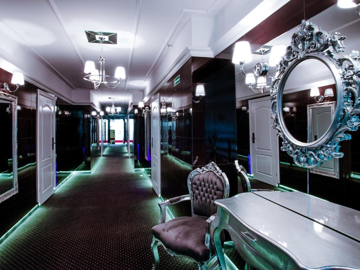 Hotel Senator Konferencje & Spa スタラホビツェ エクステリア 写真