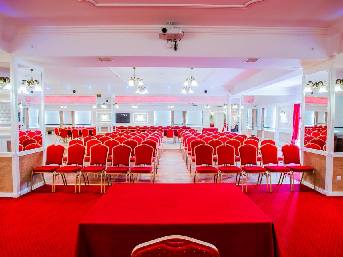 Hotel Senator Konferencje & Spa スタラホビツェ エクステリア 写真